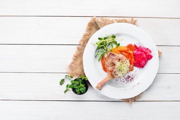 Kreatywne talerze z jedzeniem